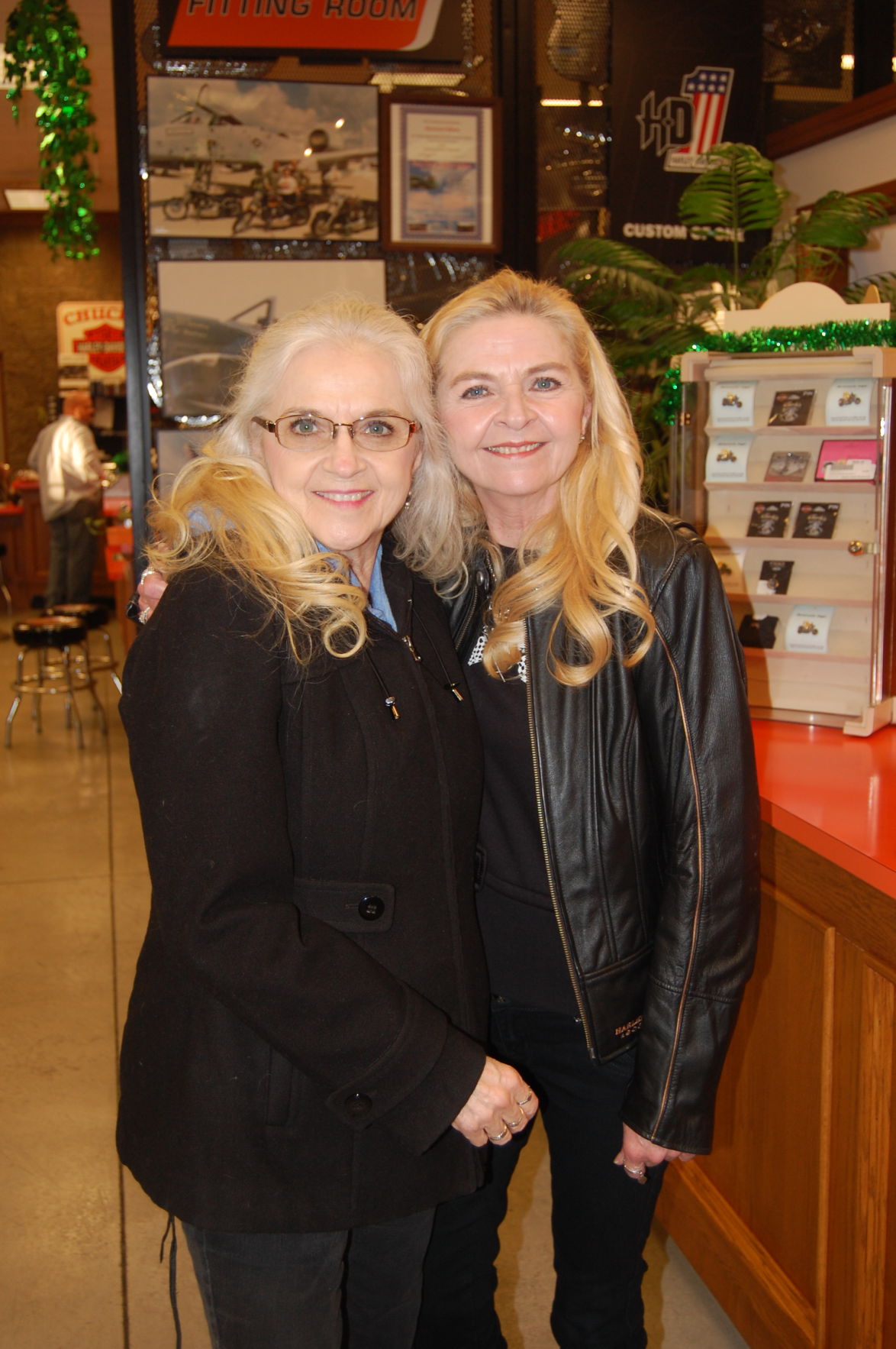 Gloria Zehr, Lilia Peterson